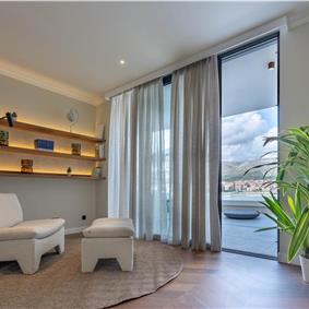Selection of 5 bedroom seafront villas with pool on Ciovo near Trogir, sleeps 10